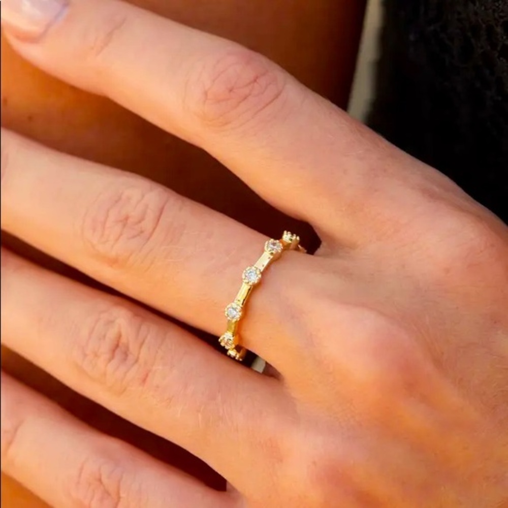 NWOT SAVVY CIE JEWELS 18K Gold Plated All Around CZ Band Ring
